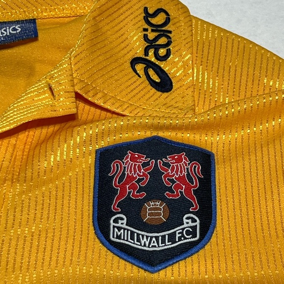 Vintage Millwall FC soccer jersey/kit. It is a size XL - Picture 4 of 8